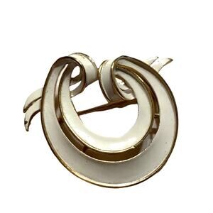Vintage Crown Trifari brooch dimensional gold & white enamel mid century design